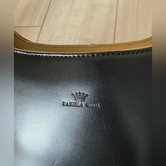 Daniela Moda Black and Beige Leather Handbag - Picture 4 of 8